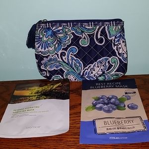 Like new makeup bag and 2 face mask
